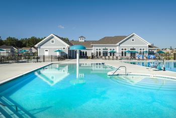 EVOLV at Stonehaven in White Plains, Maryland Swimming Pool